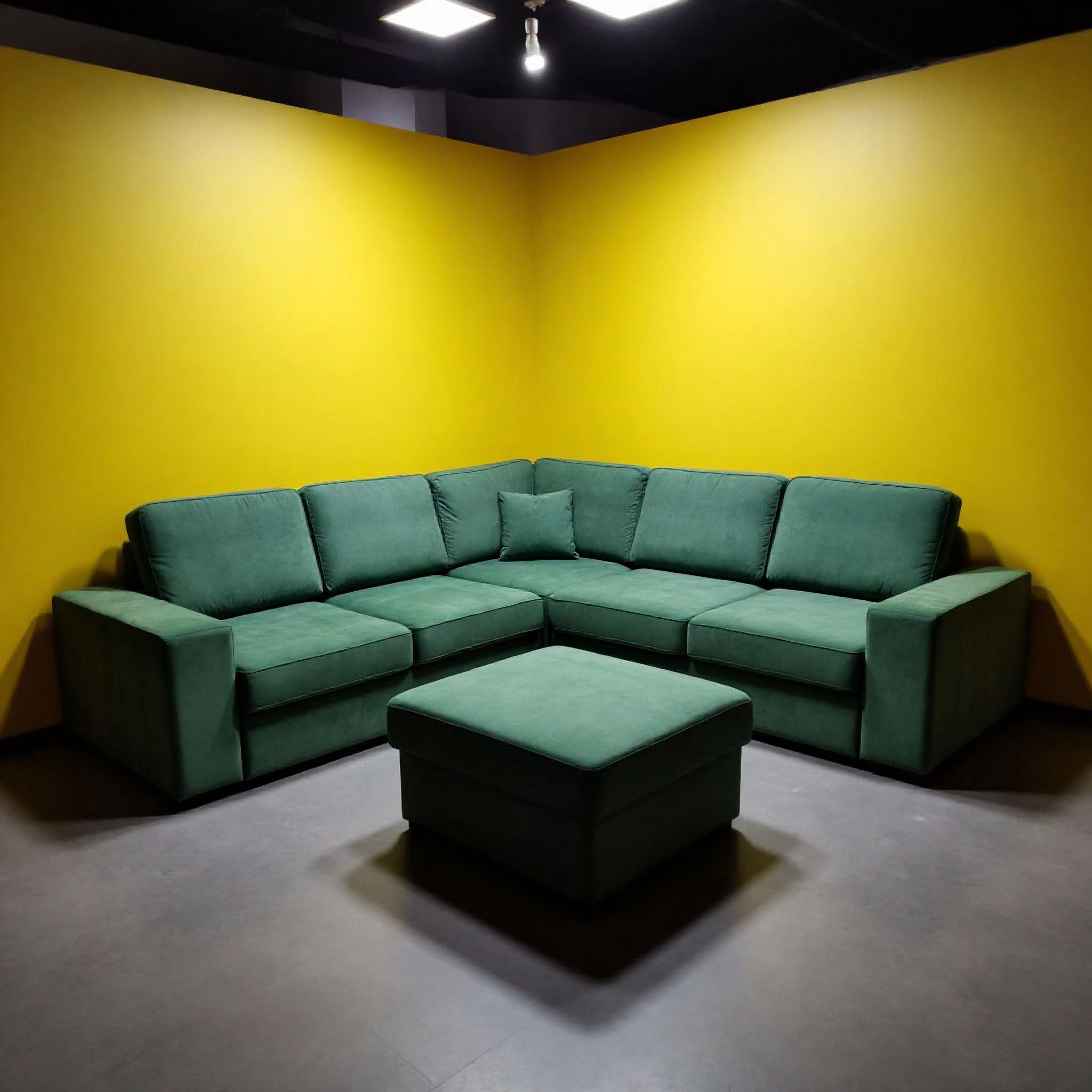 Большой угловой диван